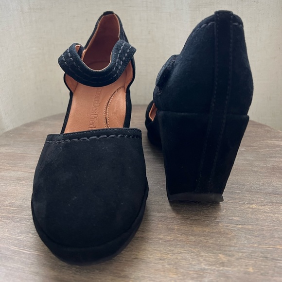 L’AmourDesPieds Orva Wedge in Black Suede, size 7 - Picture 5 of 7